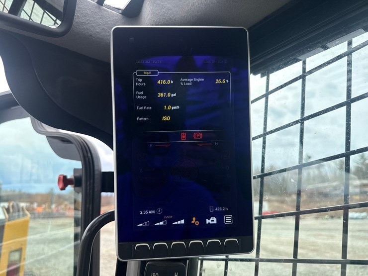 new-holland-l320-image-35