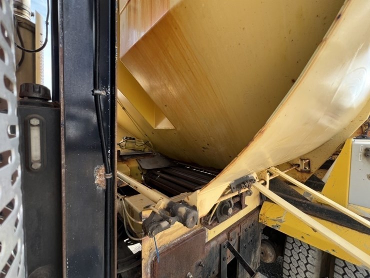 2007-sterling-l9500-image-16