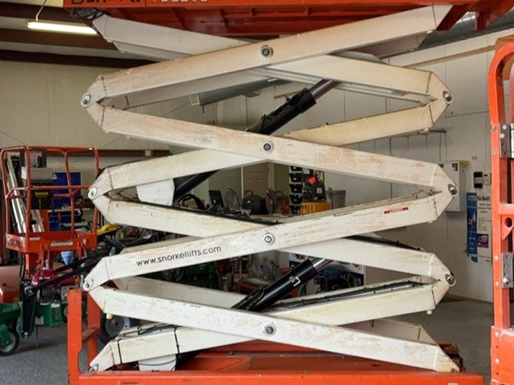 #404-•-2019-snorkel-26'-scissor-lift-image-10
