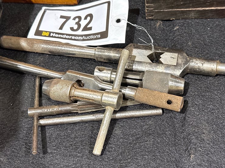 #732-•-group-of-threaders-for-threading-tool-image-1