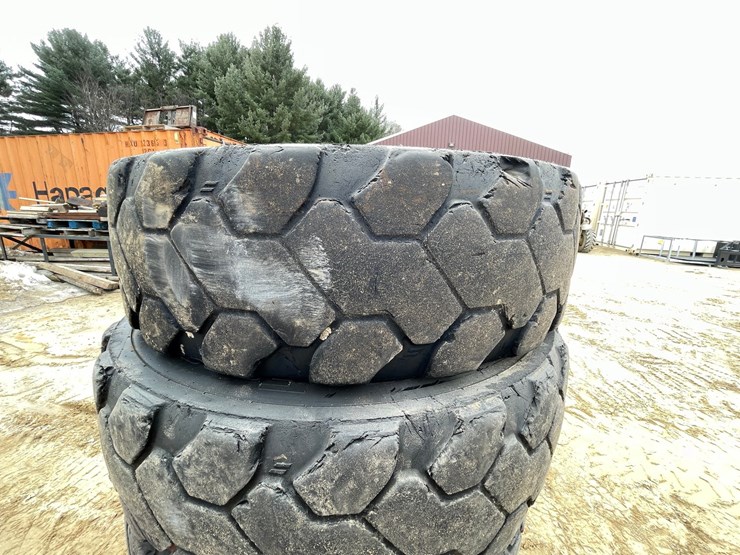 #7539-•-set-of-(4)-firestone-brand-telehandler-tires-on-rims-image-8