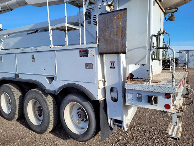 2013-international-harvester-sx525-bucket-truck-image-9