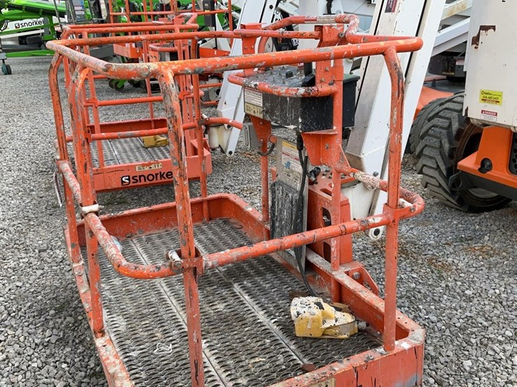 #304-•-2019-snorkel-46'-4wd-articulating-boom-lift-#2-image-3