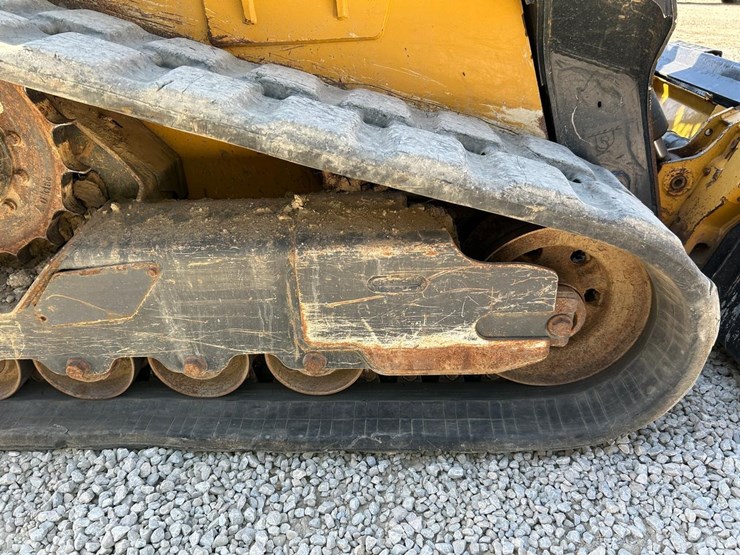 2019-deere-317g-image-14