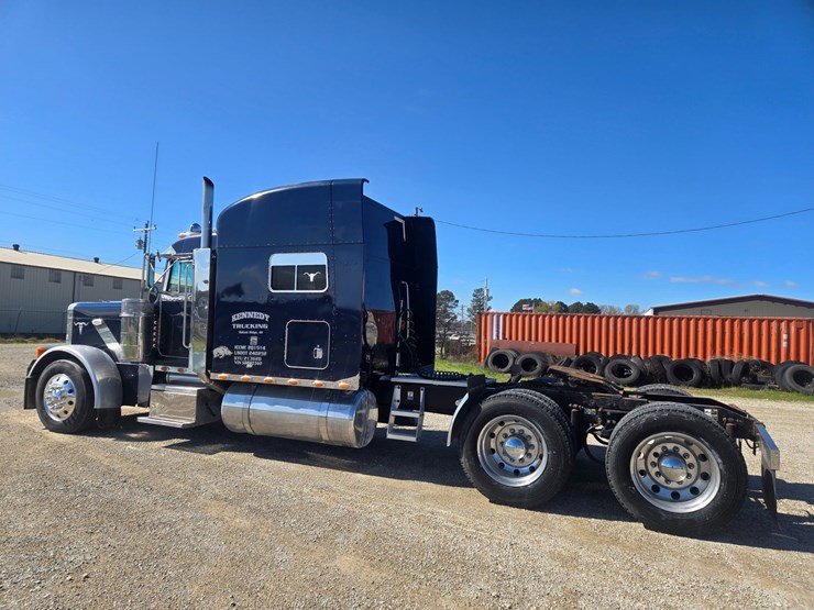 2005-peterbilt-379-image-11