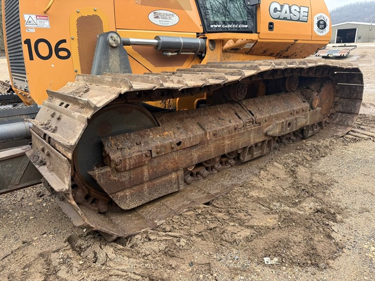 2016-case-1650m-image-75