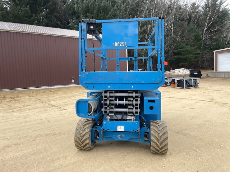 #7514-•-(s-2)-2012-genie-3369-rough-terrain-scissor-lift-image-2