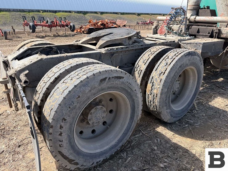 1990-peterbilt-377-image-25