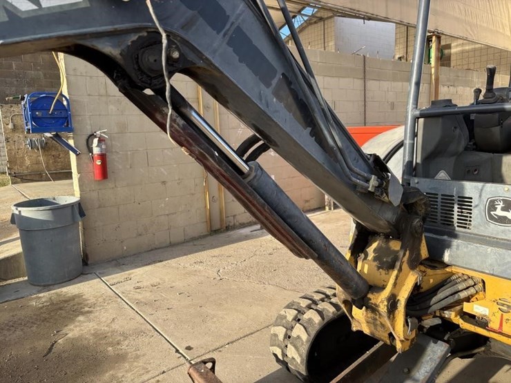 2006-deere-27d-image-16