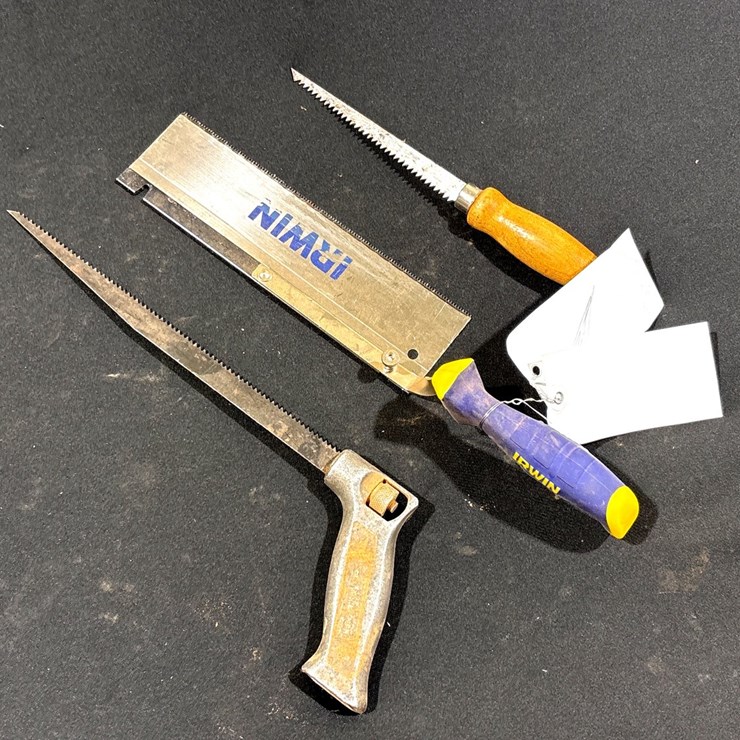 #700 • LOT OF VARIOUS SAWS