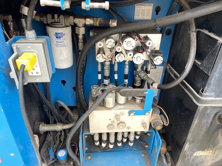 #7514-•-(s-2)-2012-genie-3369-rough-terrain-scissor-lift-image-29