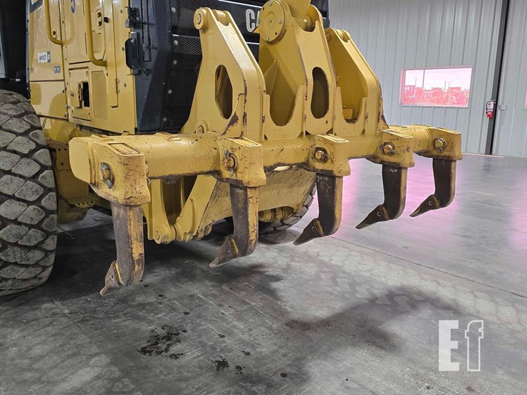 2011-caterpillar-140m2-image-14