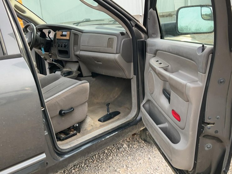 2004-dodge-2500-image-26