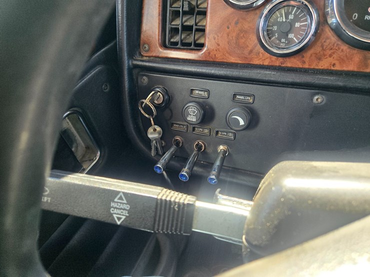 2005-peterbilt-379-image-69