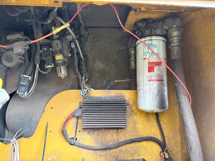 2005-deere-700j-xlt-image-20