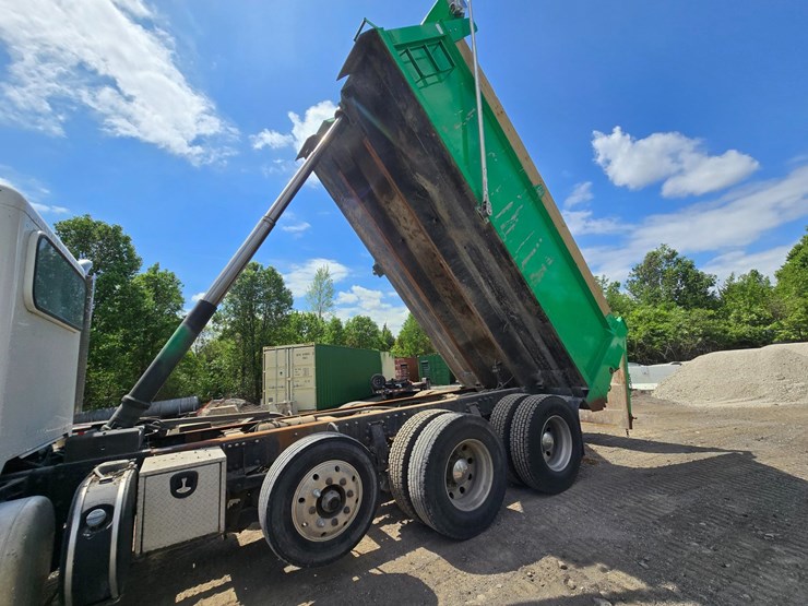 2017-peterbilt-348-image-49