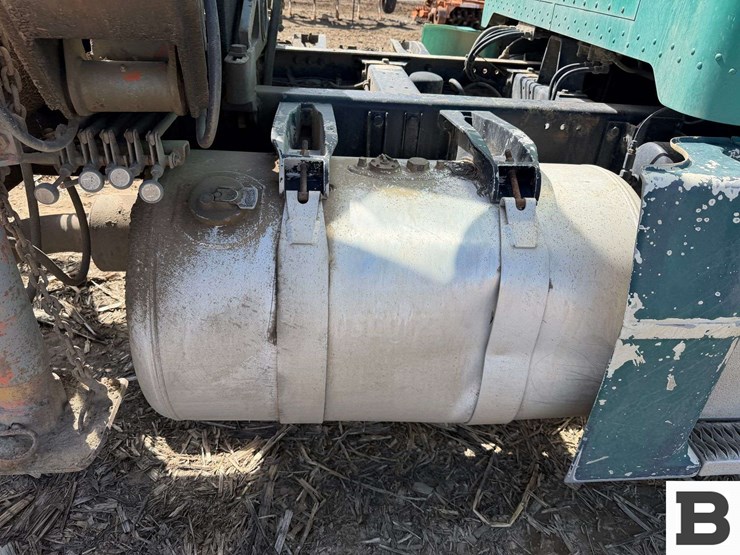 1990-peterbilt-377-image-28