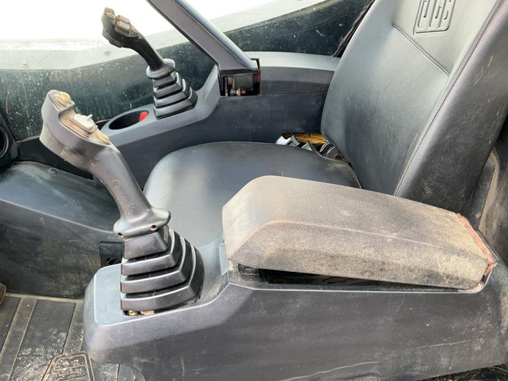 2021-jcb-215t-image-12