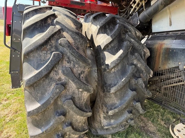 2014-case-ih-8230-image-36