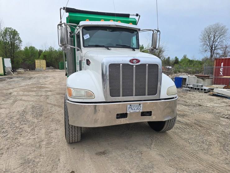 2017-peterbilt-348-image-23