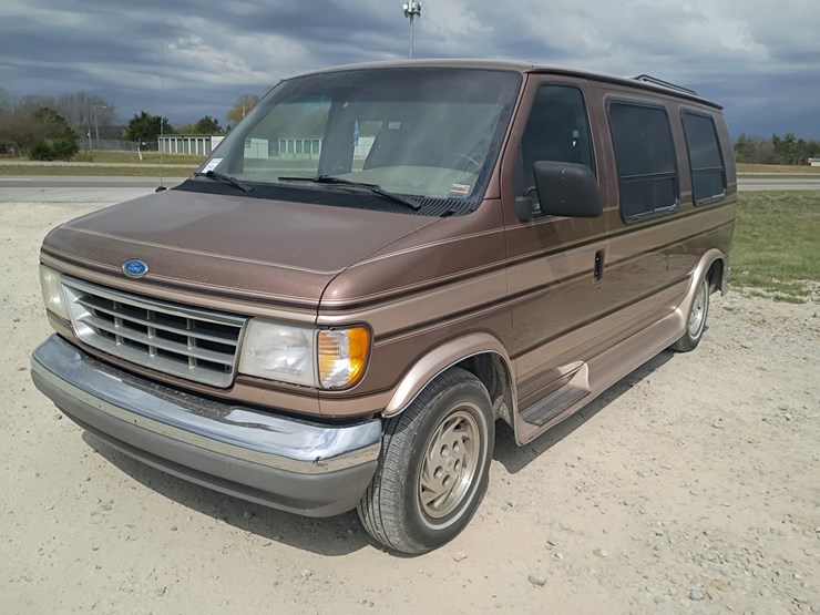 1992-ford-e150-image-1