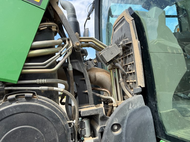 2012-john-deere-8235r-image-45