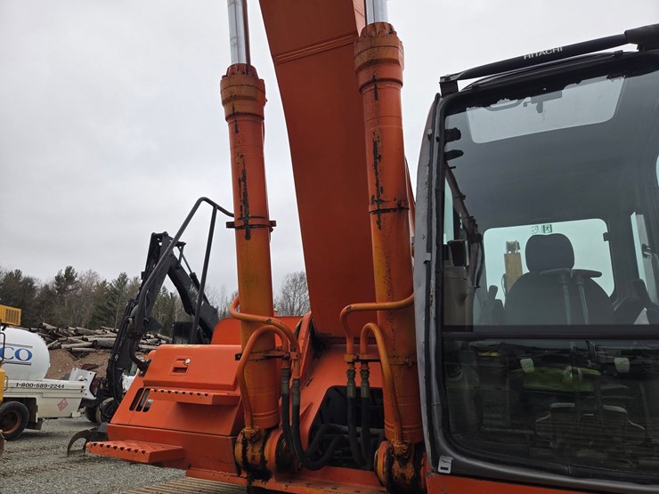 hitachi-zx330-lc-image-22