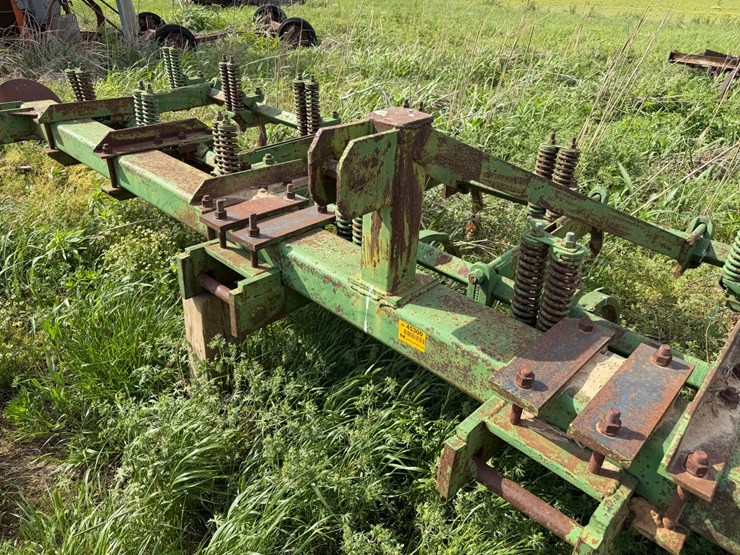 #45300-•-16'-chisel-plow-image-12