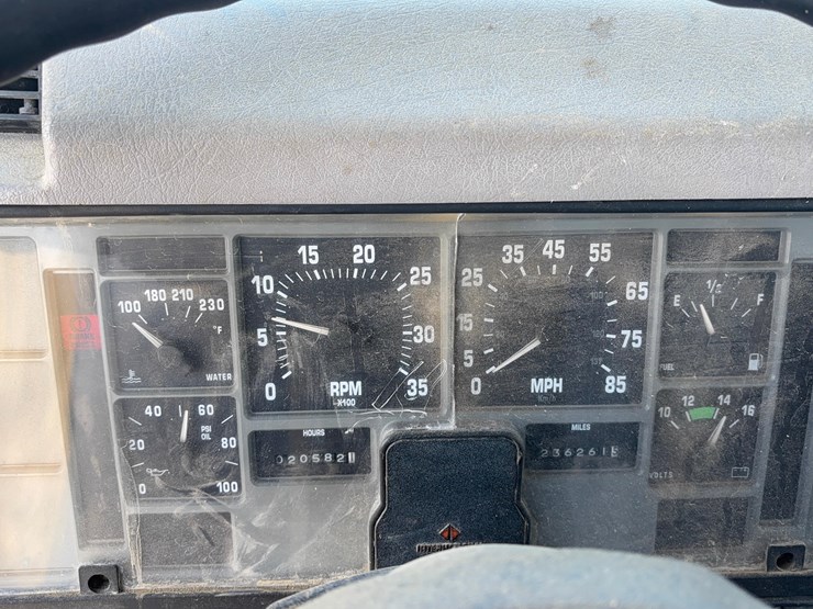 1997-international-4700-image-17