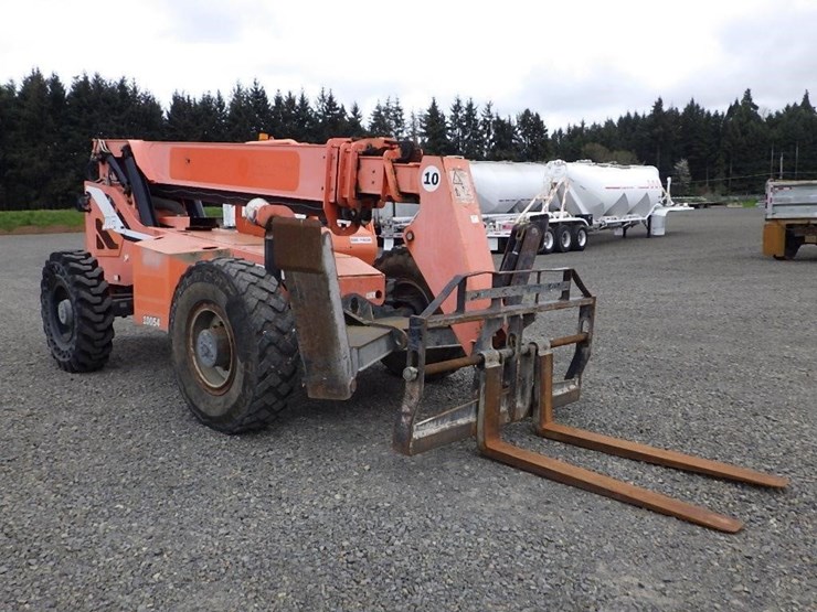 2011-jlg-10054-telescopic-reach-lift-image-3
