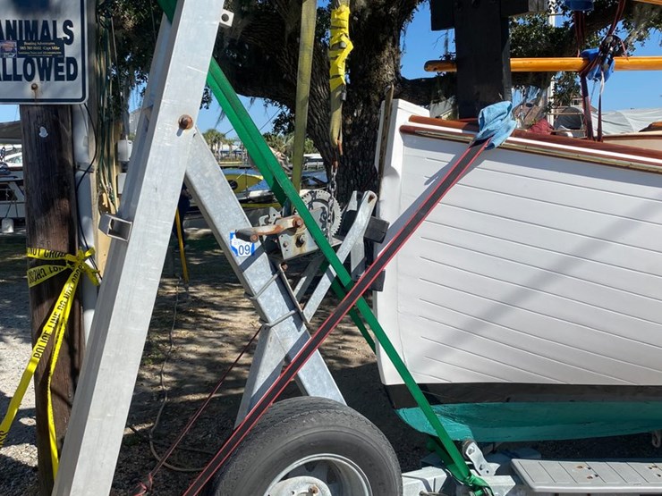 #9545-•-grimmalkin-–-18'-fenwick-williams-classic-wooden-catboat-w/-trailer-image-13