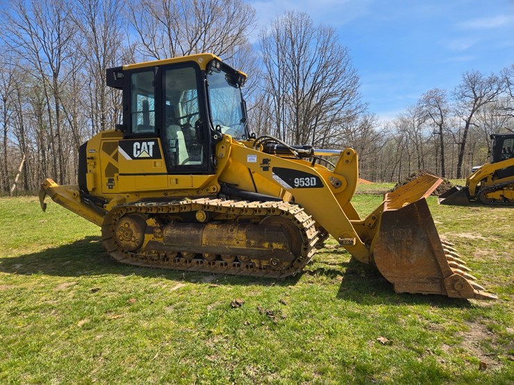 2014-caterpillar-953d-image-21