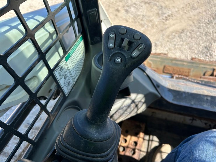 2017-bobcat-t550-image-25