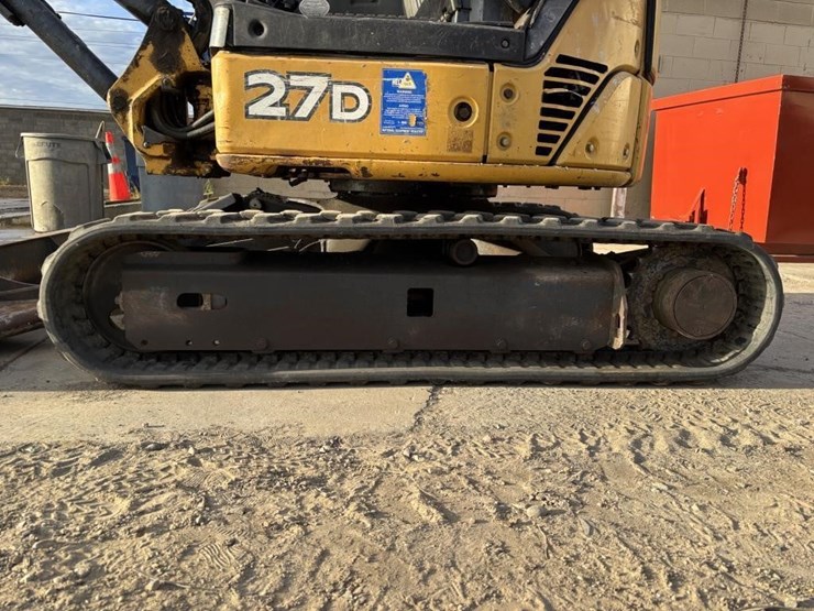 2006-deere-27d-image-18