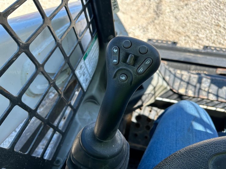 2015-bobcat-t590-image-24