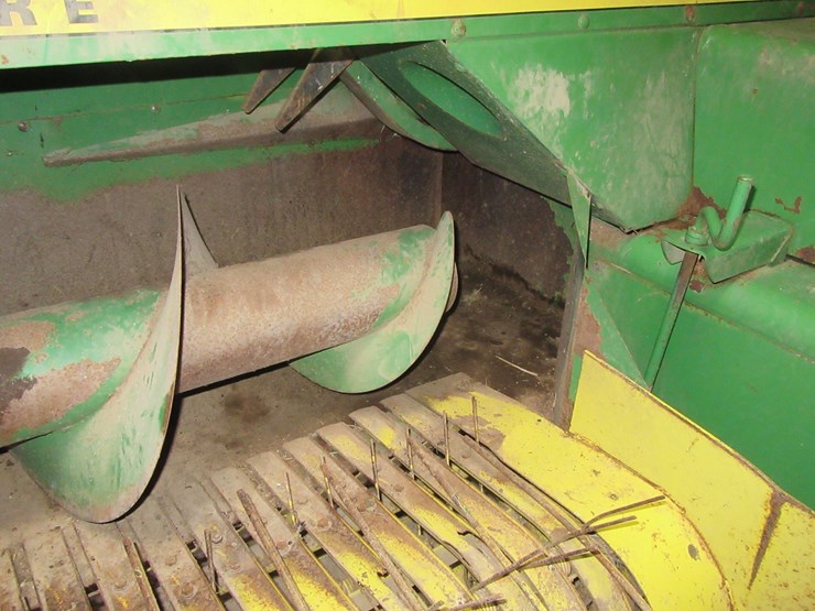 john-deere-336-image-21