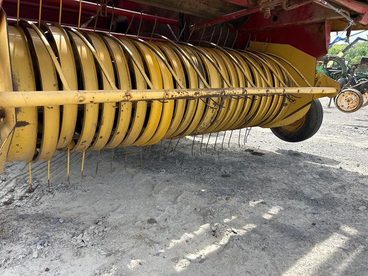 new-holland-853-image-7