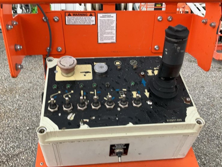 #309-•-2019-snorkel-38'-articulating-lift-image-24