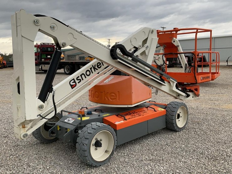 #309-•-2019-snorkel-38'-articulating-lift-image-4