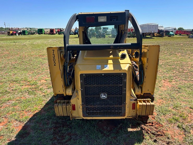 2008-deere-332-image-4