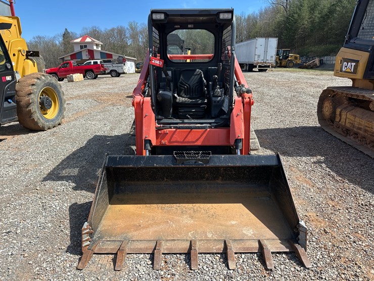 2023-kubota-svl65-2-image-8