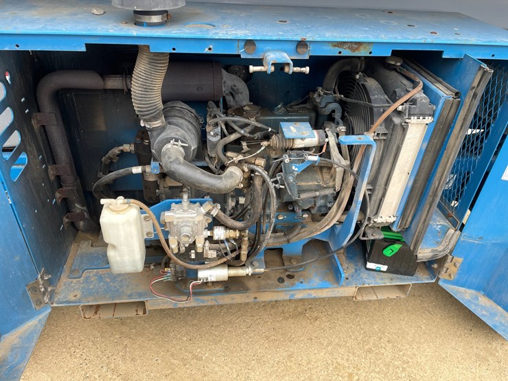 #7514-•-(s-2)-2012-genie-3369-rough-terrain-scissor-lift-image-32