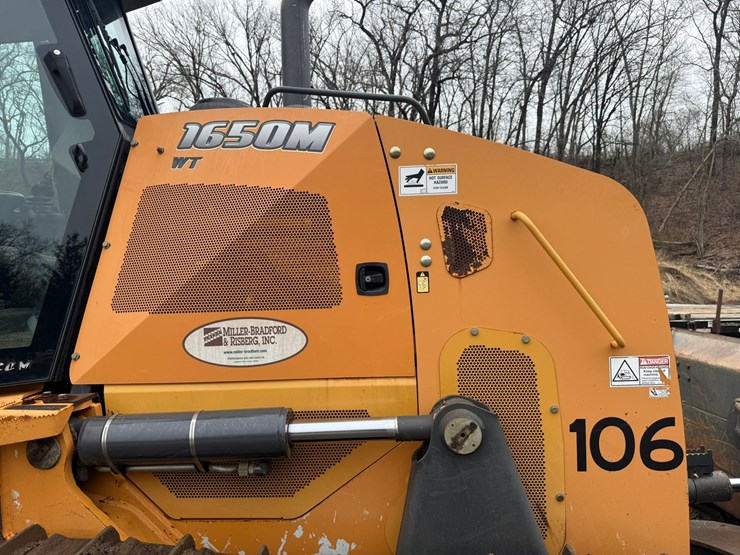 2016-case-1650m-image-32