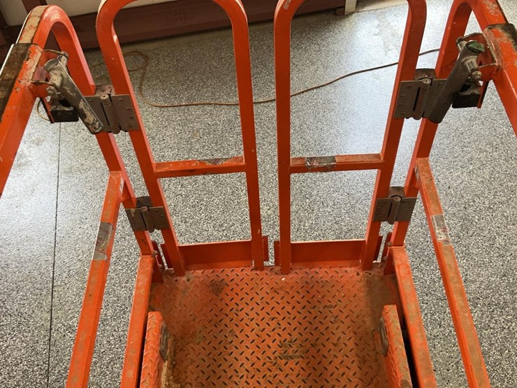 #425-•-2020-snorkel-19'-scissor-lift-image-33