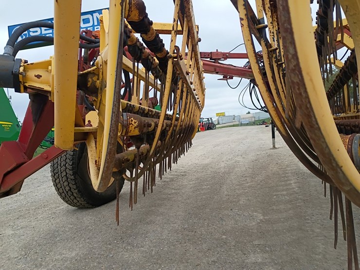 new-holland-216-image-27