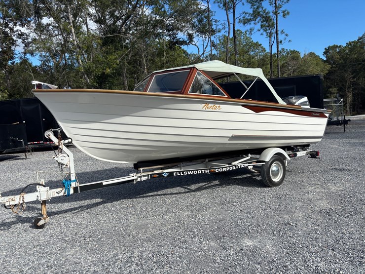 #9548-•-the-“nectar”-–-17’-vintage-wooden-boat,-true-collector’s-piece-image-18