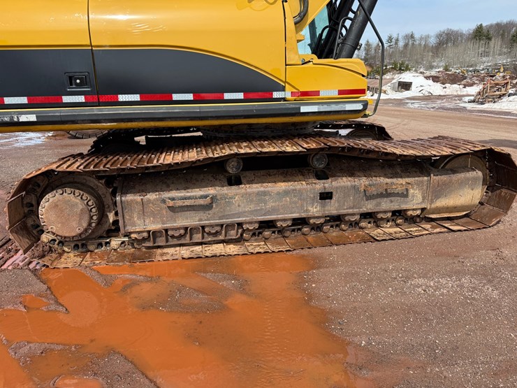 caterpillar-330d-image-127