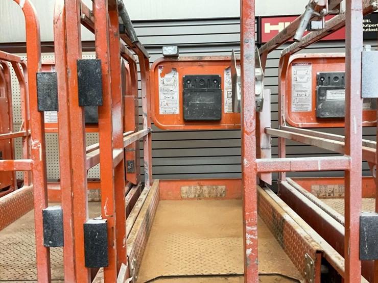 #415-•-2019-snorkel-19'-scissor-lift-image-4