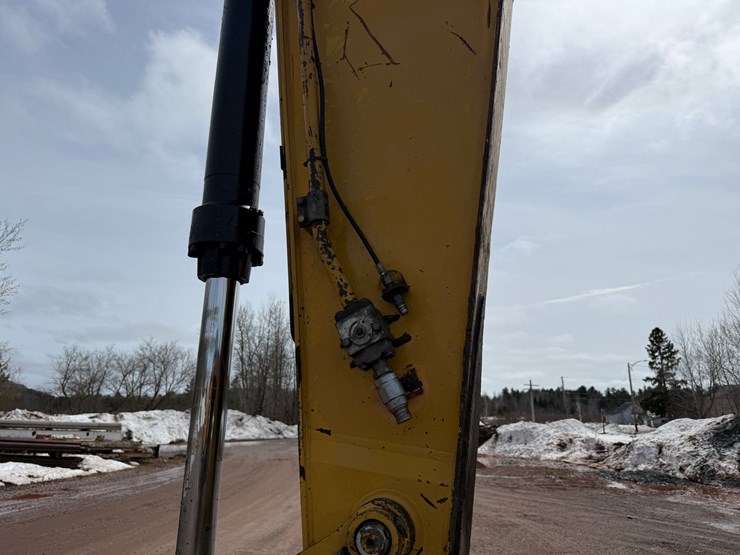 caterpillar-330d-image-18