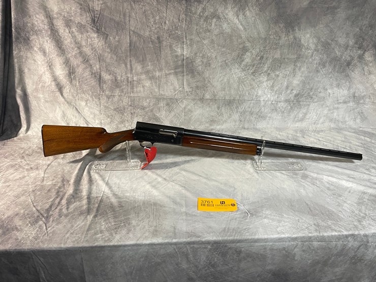 #3761-•-browning-light-12-12-gauge-semi-auto-shotgun,-sn:-41213-(arcadia,-wi)-image-1